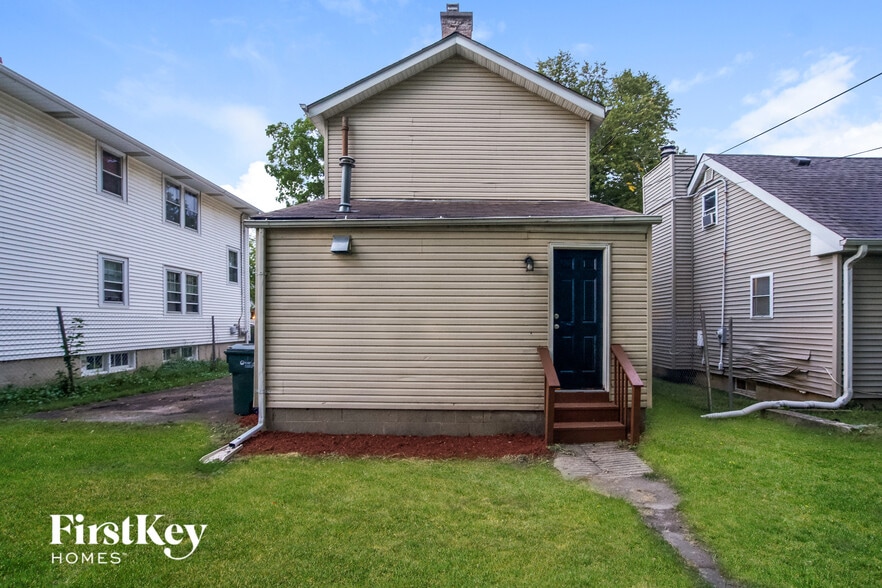 Building Photo - 709 Porter St