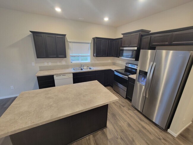 Building Photo - Spacious Bremerton 3 Bedroom, Available Now!