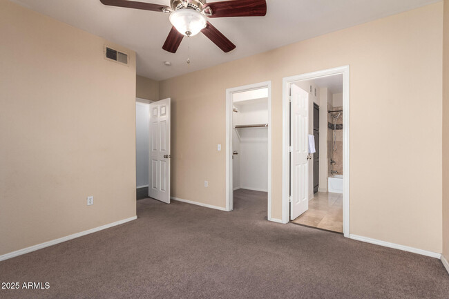 Building Photo - 4925 E Desert Cove Ave