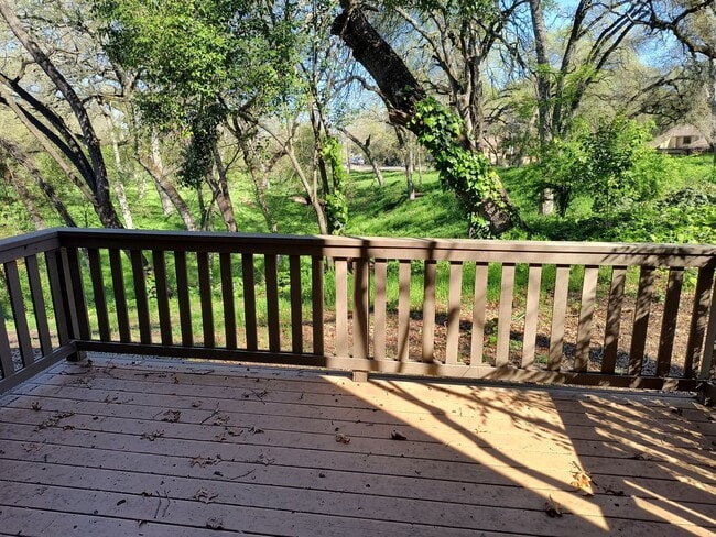 Building Photo - Newley Updated 4 bedroom, 2.5 bathroom Townhome in Citrus Heights!!!