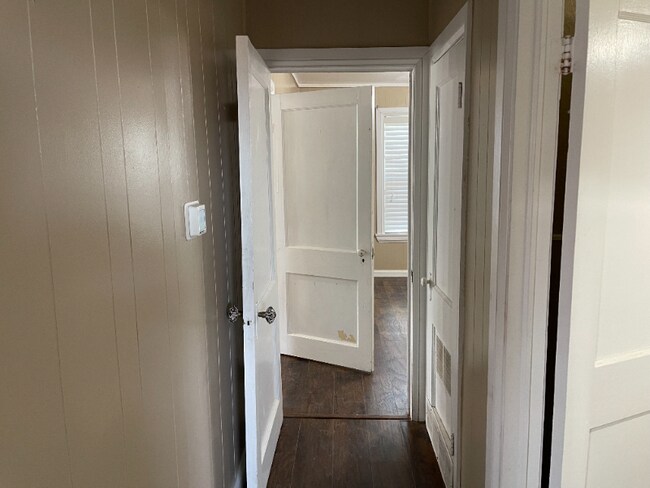 Building Photo - 1811 Bolivar St