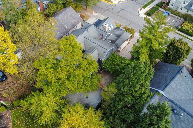 Building Photo - 608 Purdy St