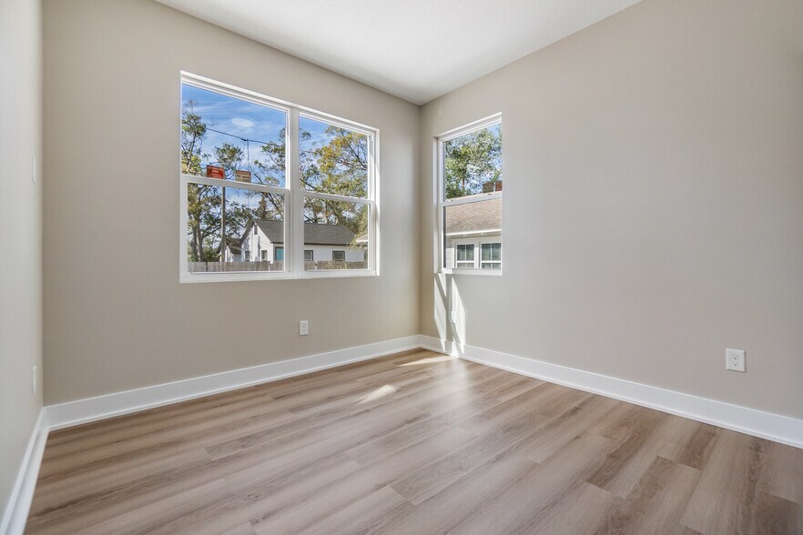 Building Photo - 2529 4th St S