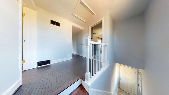 Building Photo - 353 Sturges Ave