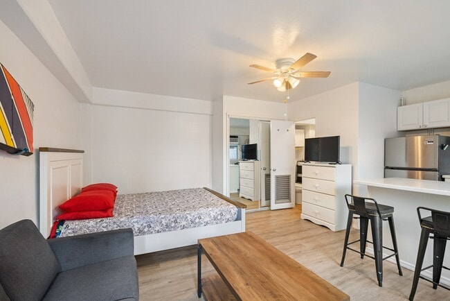 Building Photo - Fully Furnished Studio, 1 Bath. NO parking. Electric water and sewer are included in the rent.