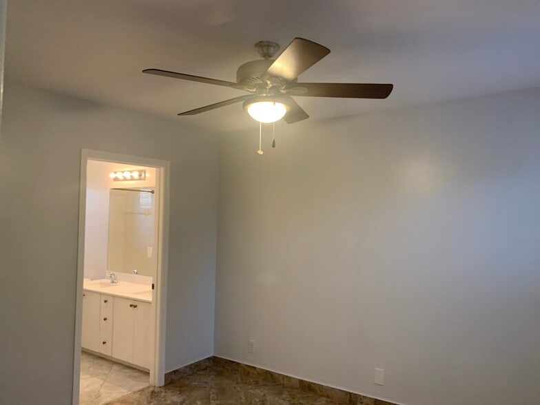 Building Photo - 1530 SW 193rd Ter