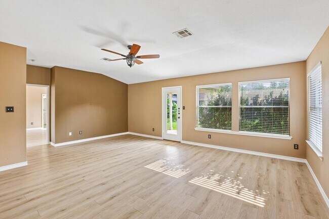 Building Photo - 2656 Bradley Ln