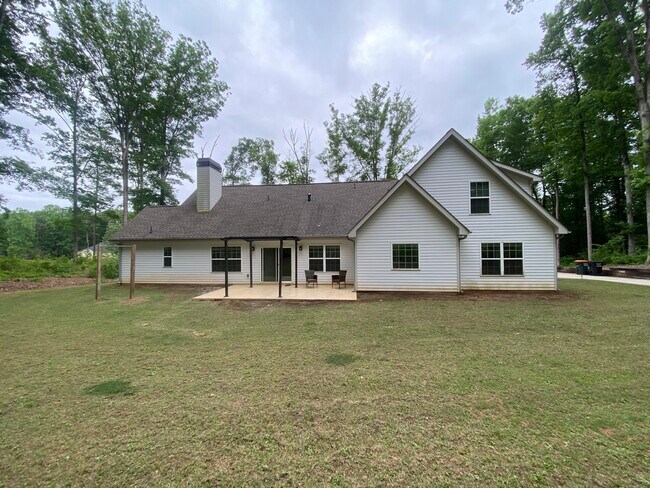 Building Photo - 40 Oak Forest Dr