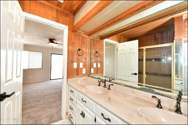 Building Photo - 5534 Oakbriar Cir