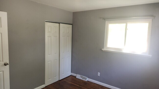 Building Photo - 10501 Baron Dr