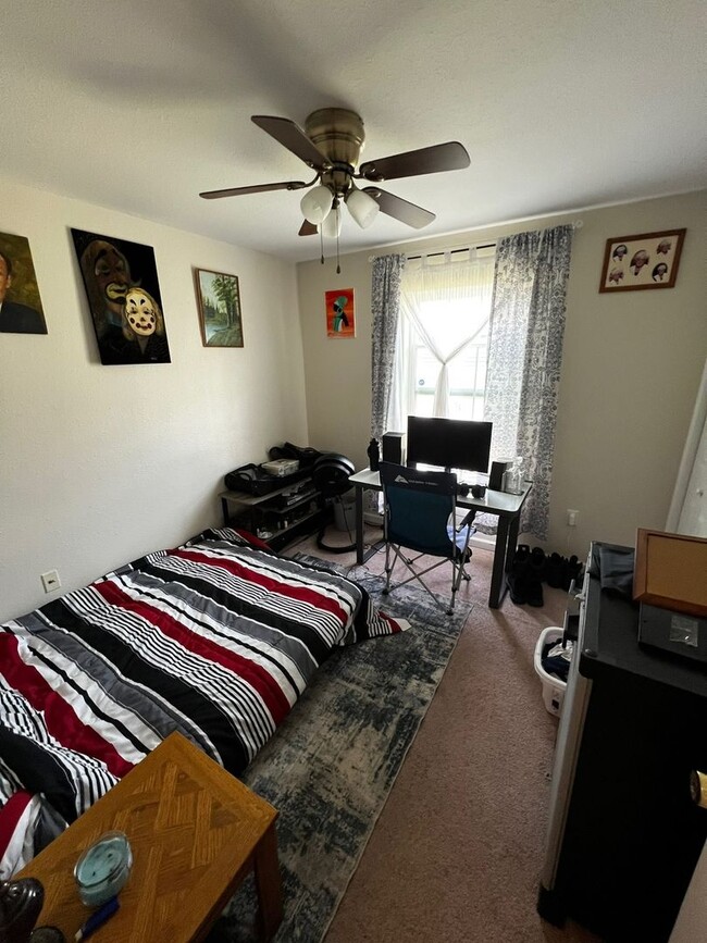 Building Photo - 3-Bedroom/2-Bathroom Single-Family Home – Available August 1st!