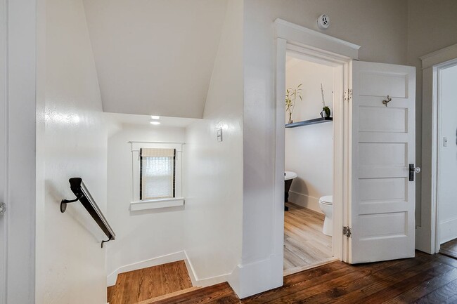 Building Photo - Beautiful Baldwin Park Craftsman home ready for move in!