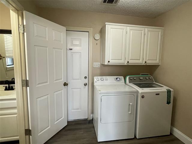 Building Photo - 2111 Meadowview Dr