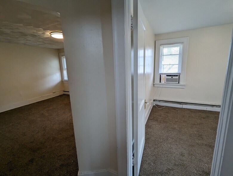 Building Photo - 608 Elmwood Ave