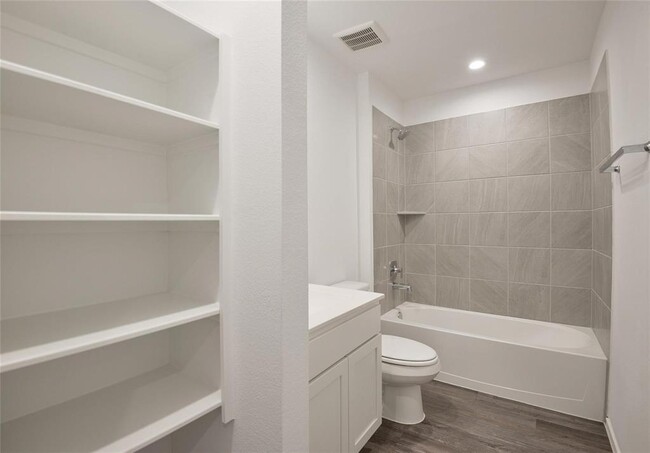 Building Photo - 1055 Llano Trl