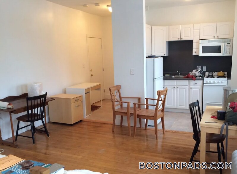 Building Photo - 151 Park Dr