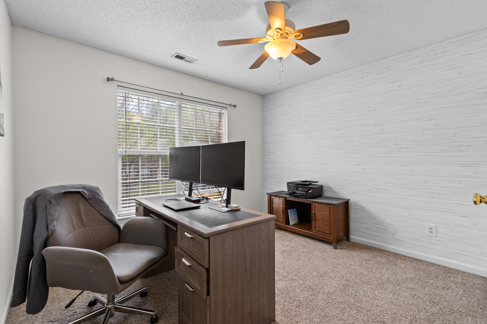 Building Photo - 512 Red Oak Ct