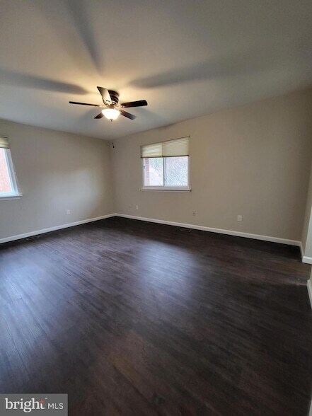 Building Photo - 1006 Worthington Dr