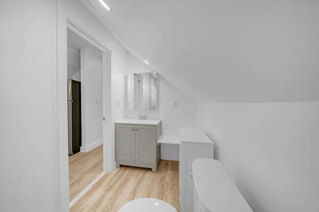 Building Photo - 127 Henry Ave