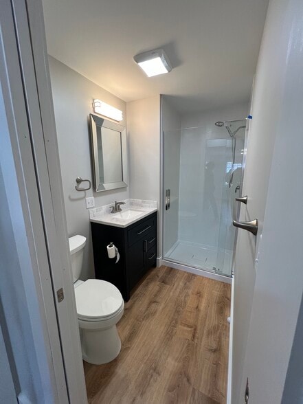 Bathroom - 16 Perkins St