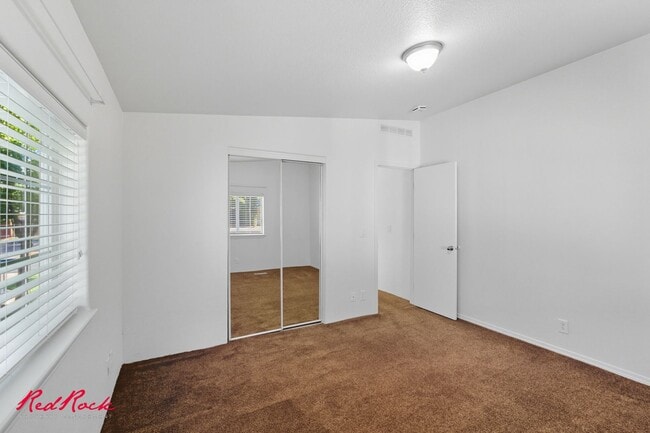 Building Photo - Single-Level 2 Bedroom Home in Washington ...
