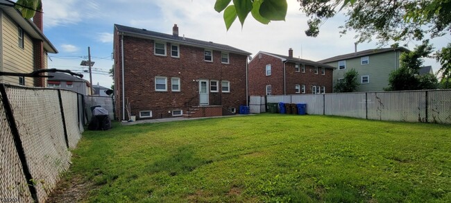 Building Photo - 1506 Bower St