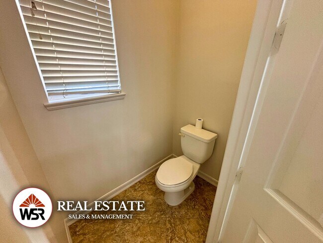 Building Photo - Beautifully upgraded LARGE home with a pool and basketball court in Mockingbird Canyon!