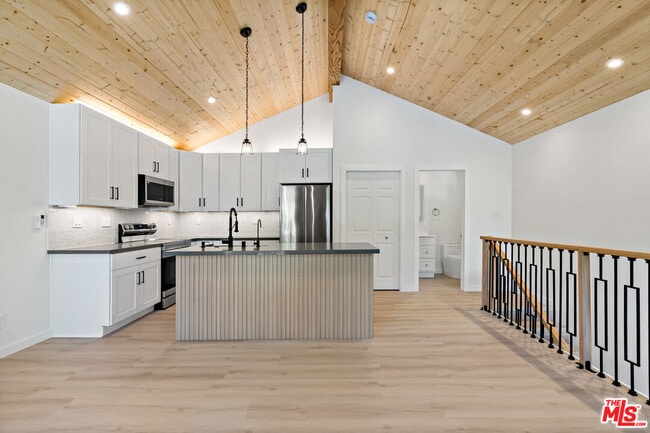 Building Photo - 23906 Darbun Dr