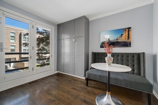 Building Photo - 2389 N Wayne Ave