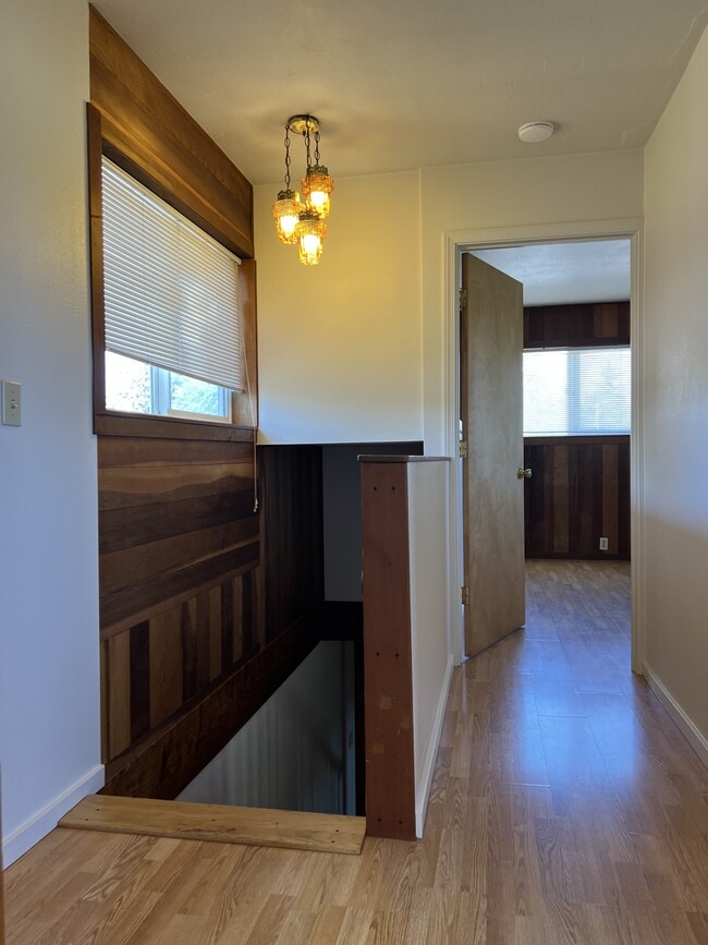 Building Photo - 1268 Fernwood Dr