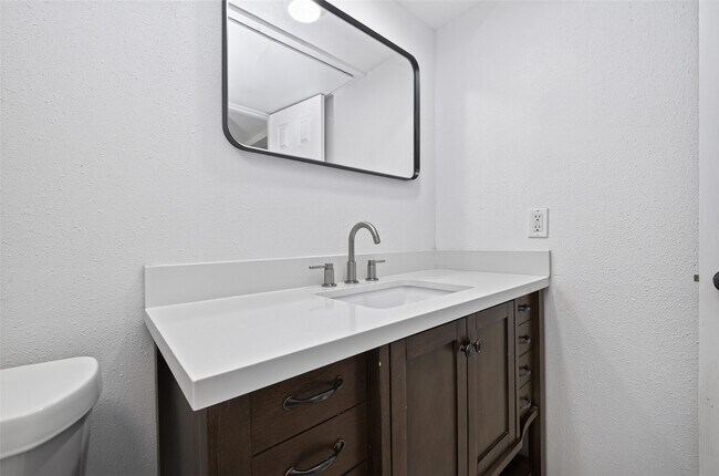 Building Photo - 5929 Queensloch Dr