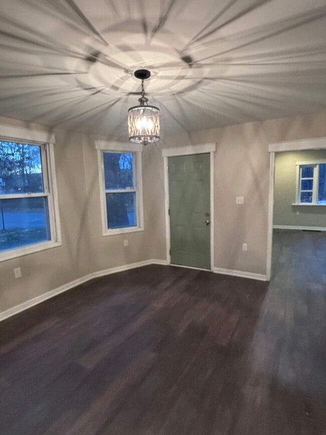 Building Photo - 165 Sharpe St