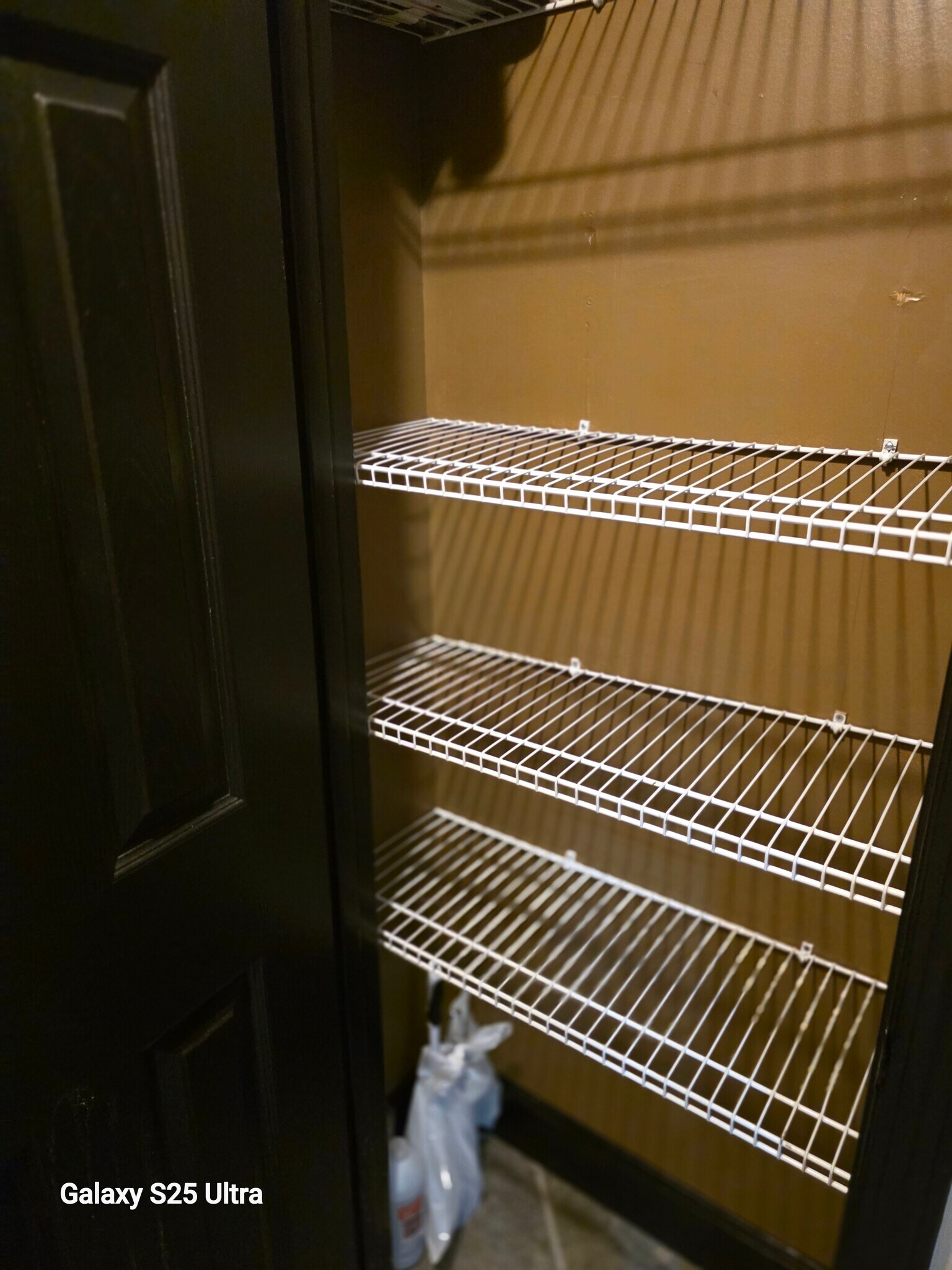 Line closet off bath - 1410 Lamont Cir