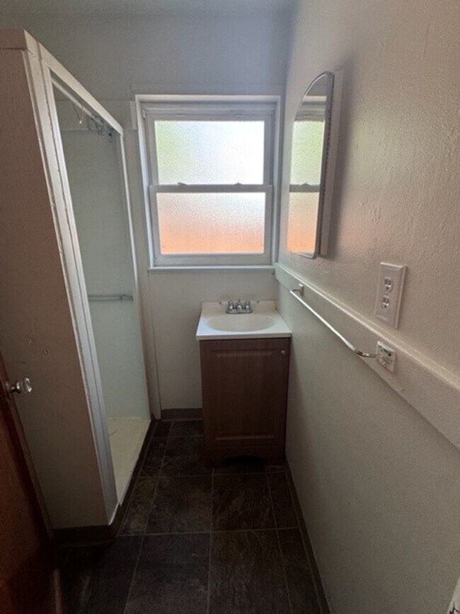 Building Photo - Jean Street 4 Plex