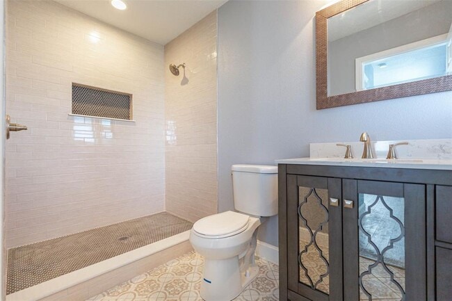 Building Photo - 3911 W Tyson Ave