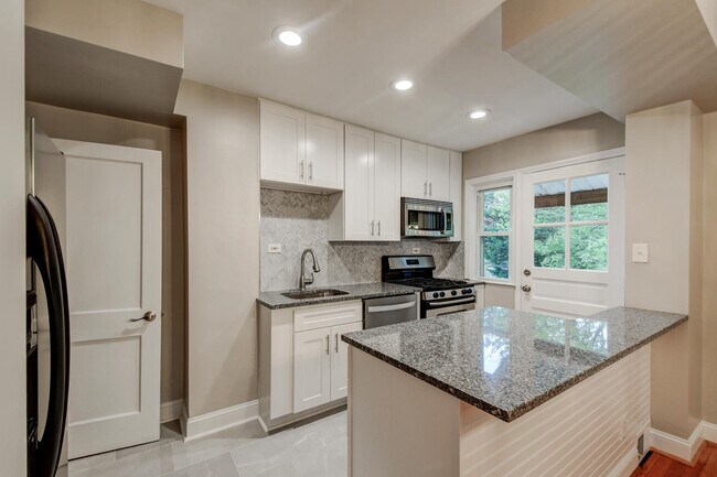 Building Photo - 8451 Water Oak Rd