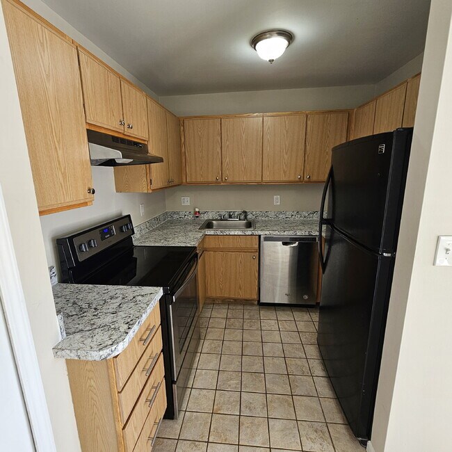 Building Photo - 2-bedroom, 1.5 bath that features two bedr...