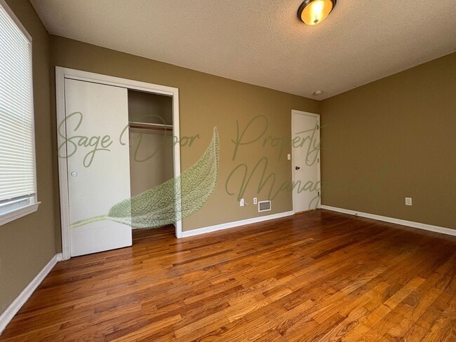 Building Photo - DUPLEX IN INDEPENDENCE!!!
