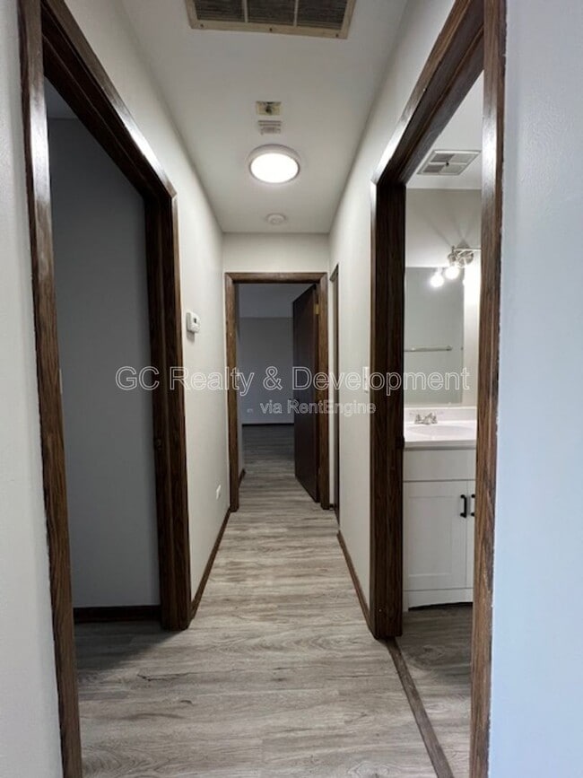 Building Photo - 7030 Barrington Ct
