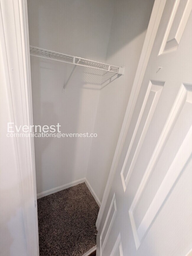 Building Photo - 3 Bed, 3.5 Bath Townhome with Modern Amenities / Available Soon!