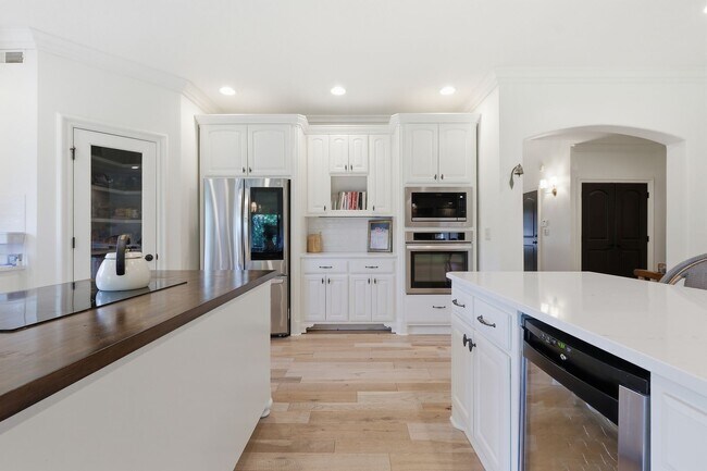 Building Photo - {10500} Luxury Living in Mills Crossing Estates +  Spacious Floorplan with Designer Finishes