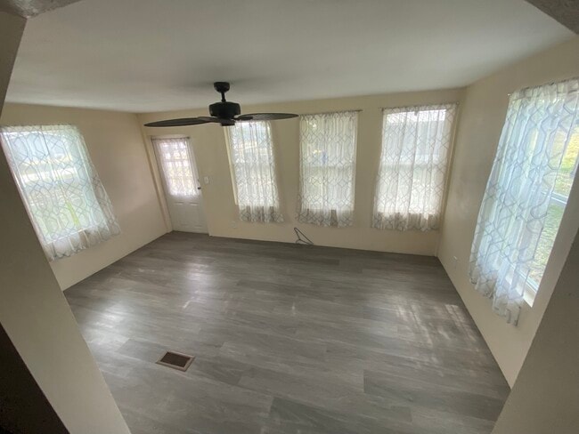 Building Photo - 3549 Green Acre Way