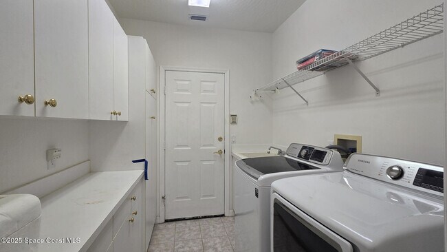 Building Photo - 7989 Bradwick Way