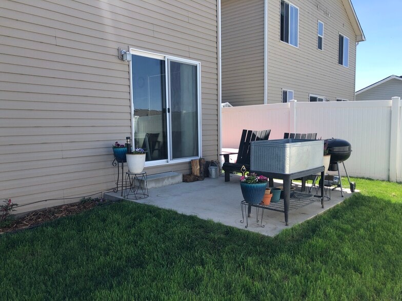 Building Photo - 1459 SW Sagebrush Ln