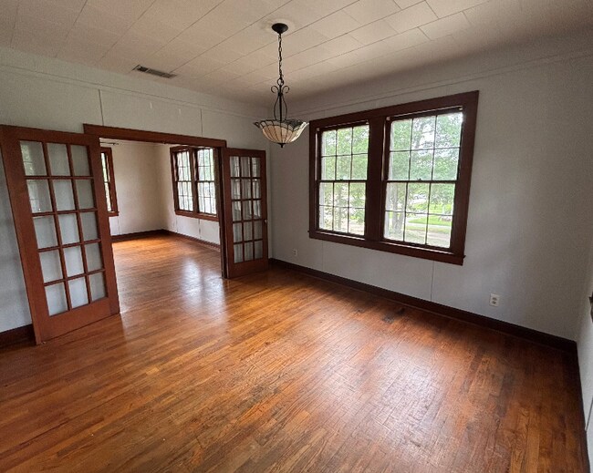 Building Photo - 800 N Mound St