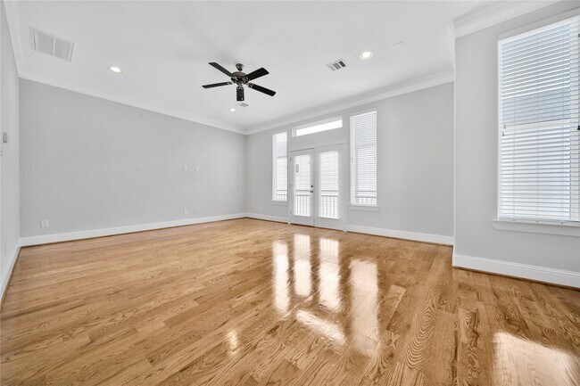 Building Photo - 626 E 28th St