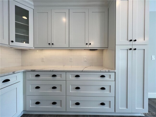 Building Photo - 10985 Main St