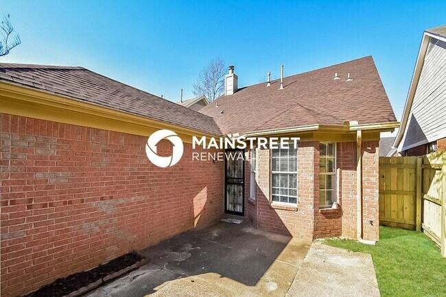 Building Photo - 3 Bedroom Pet-Friendly Home in Memphis, TN with Main Street Renewal