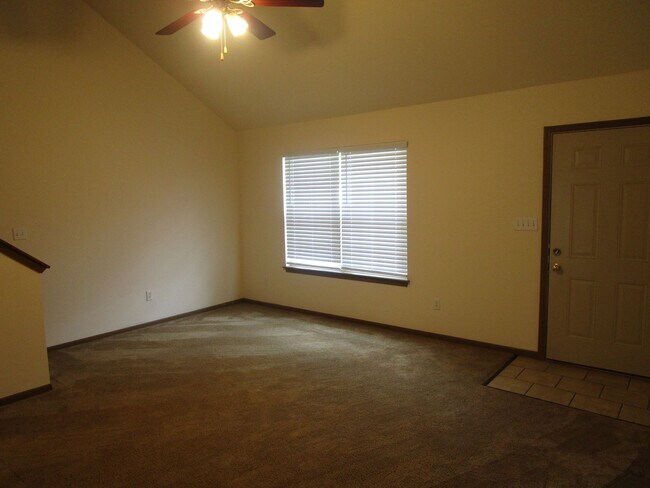 Building Photo - 605-607-607 Glenstone Dr