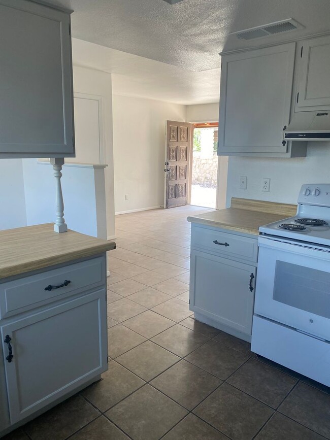 Building Photo - 3155 Posada Ct